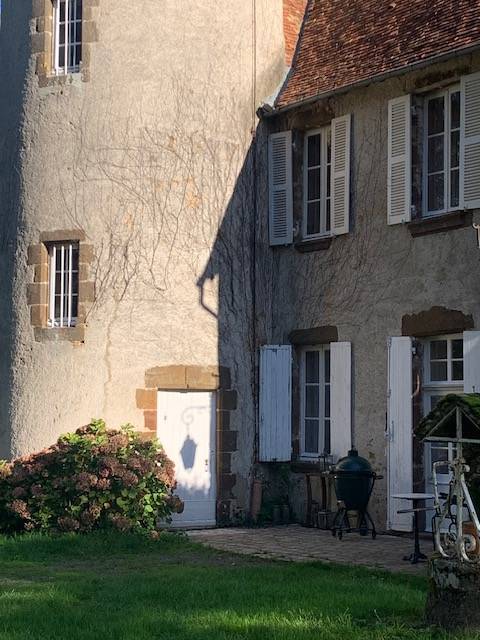 Manoir du XVIeme , 2 corps de ferme, &eacute;tang, 22 ha 