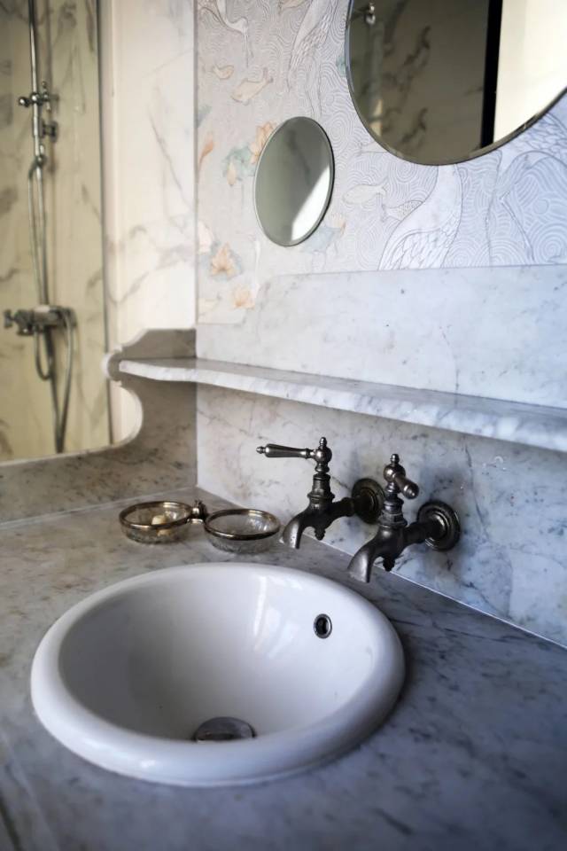 Manoir du XVIeme , 2 corps de ferme, &eacute;tang, 22 ha 