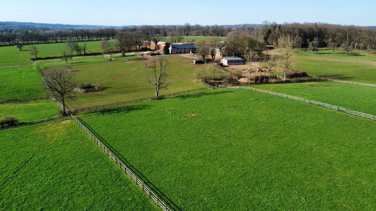 Haras d&rsquo;exception &ndash; 66 hectares, installations r&eacute;centes