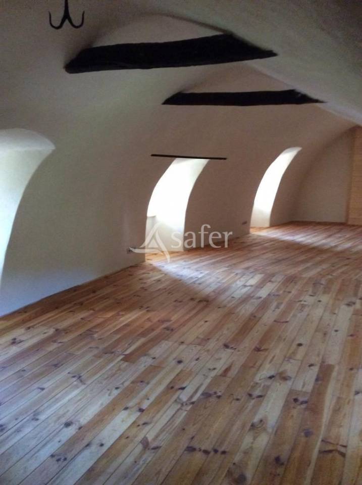 Propri&eacute;t&eacute; en pierre sur 5 hectares proximit&eacute; Aveyron