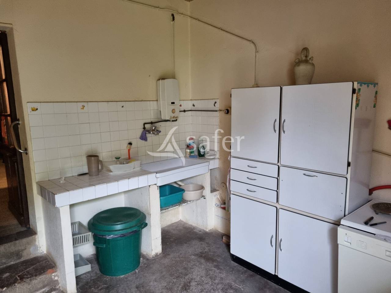 Maison d'habitation et d&eacute;pendances agricoles sur 30 hectares -