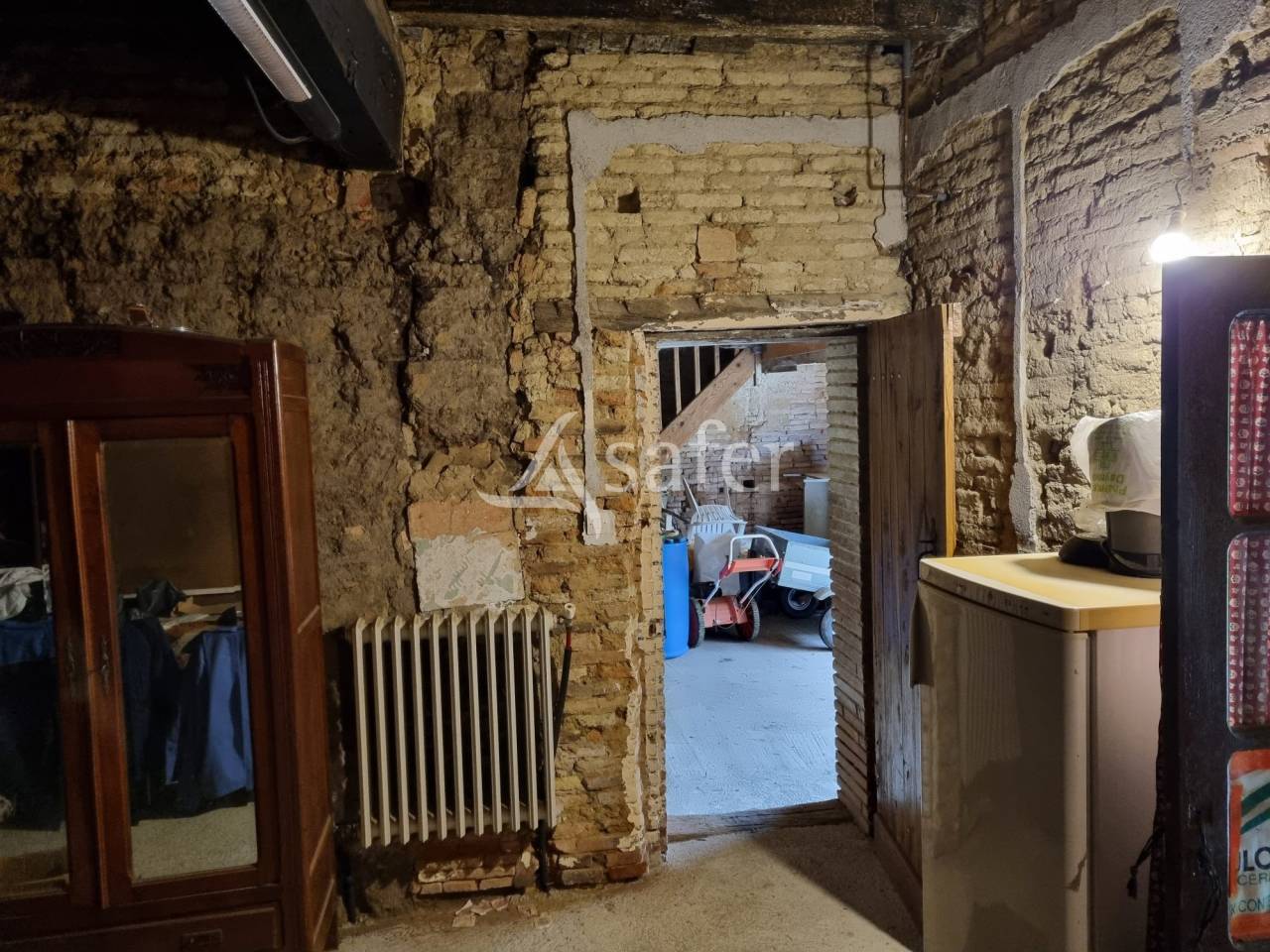 Maison d'habitation et d&eacute;pendances agricoles sur 30 hectares -