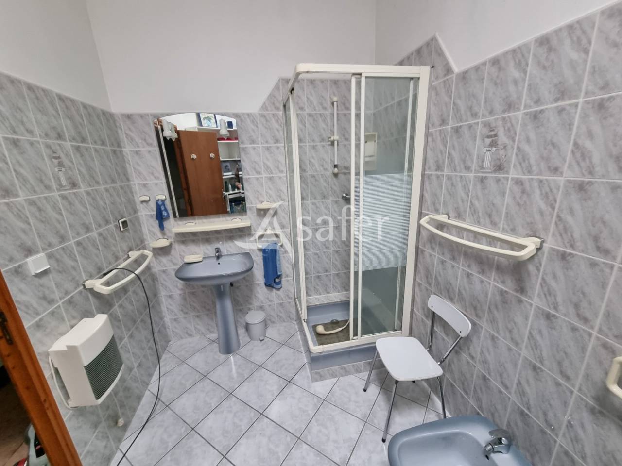 Maison d'habitation et d&eacute;pendances agricoles sur 30 hectares -