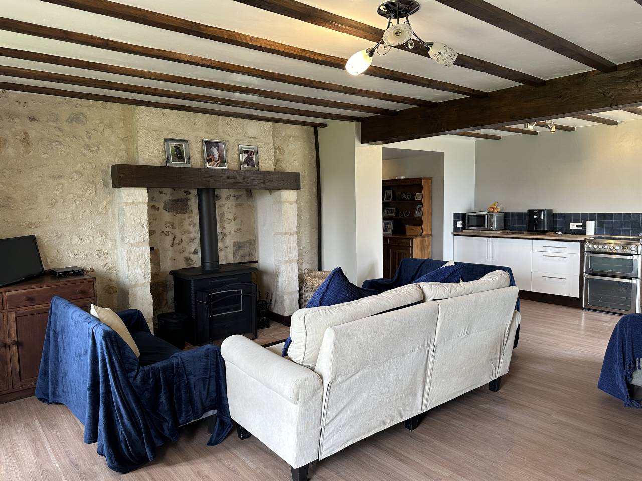 A 20 min de Chalais, sur + de 32 hectares dt 8 de pins