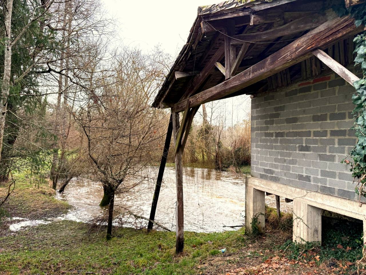 A 7 min de Montguyon, Sur 10 hect ancien moulin &agrave; eau