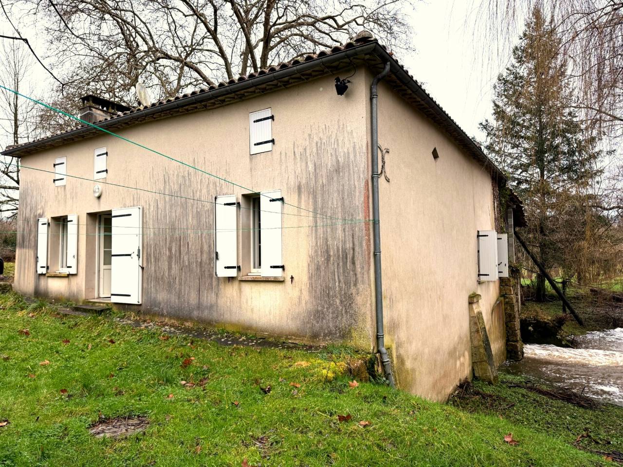A 7 min de Montguyon, Sur 10 hect ancien moulin &agrave; eau