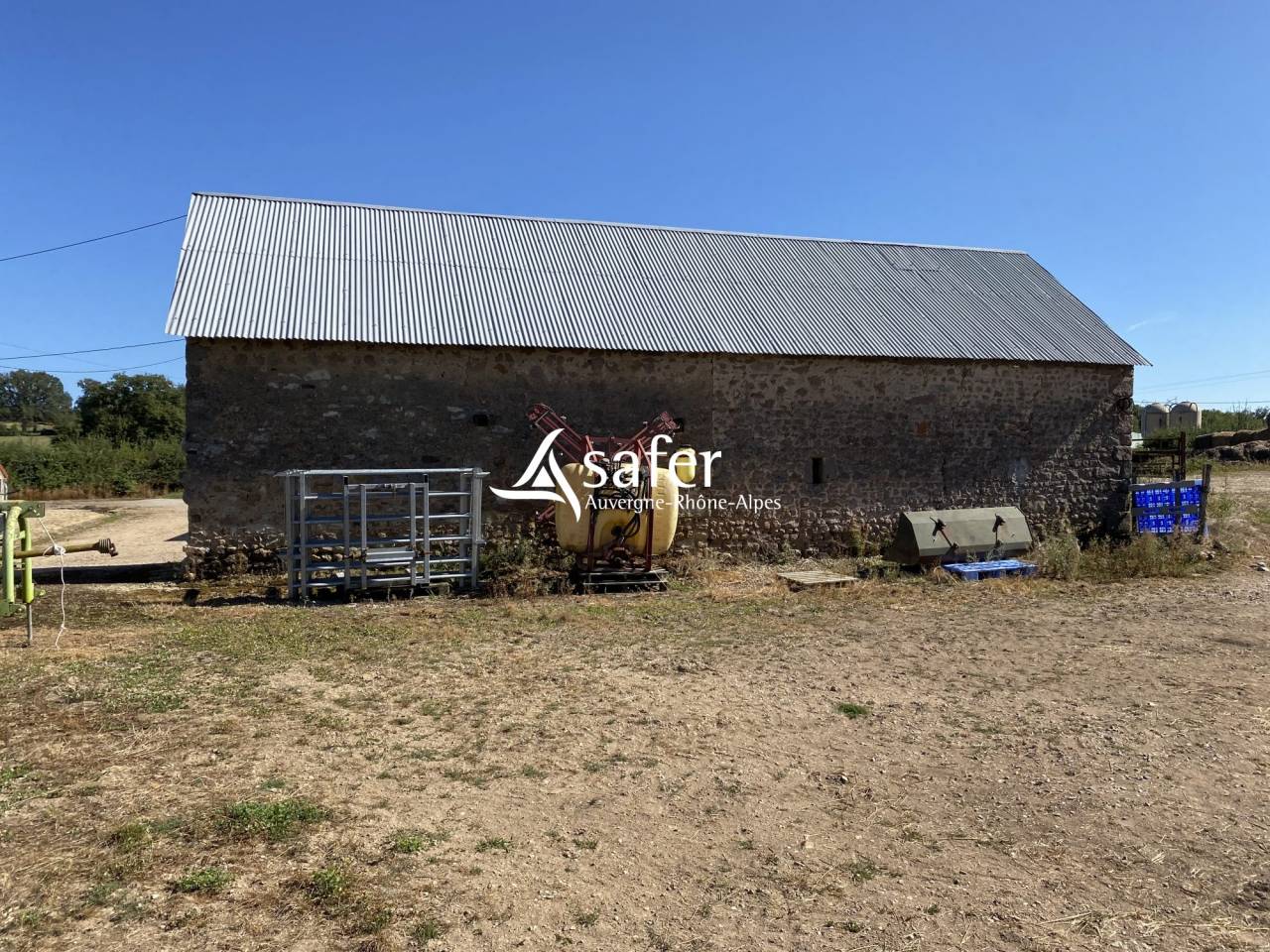 Exploitation avicole / bovin - Secteurs Moulin Montlu&ccedil;on