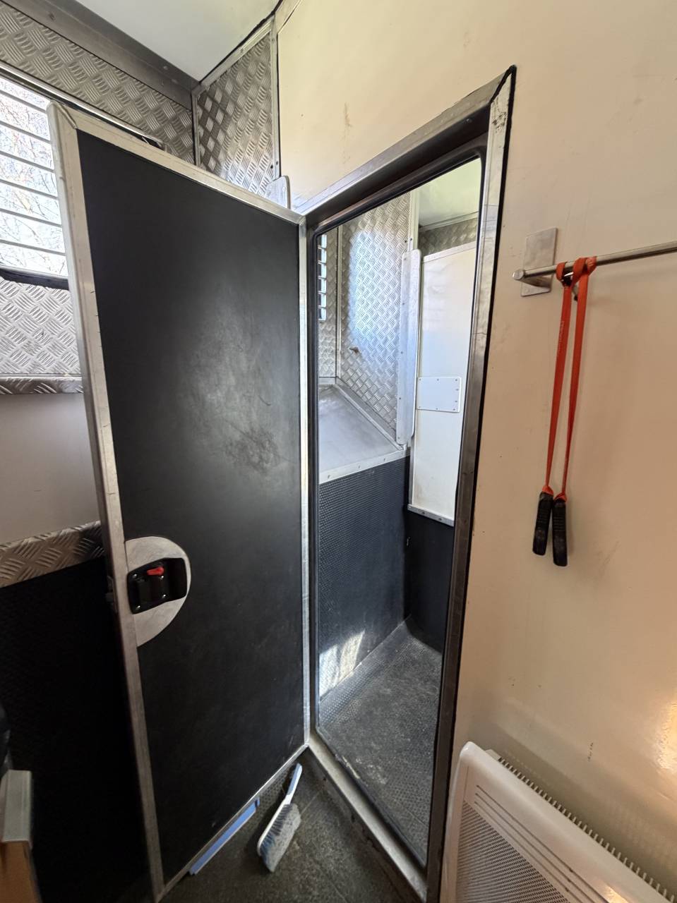 Camion chevaux 4 places + home car