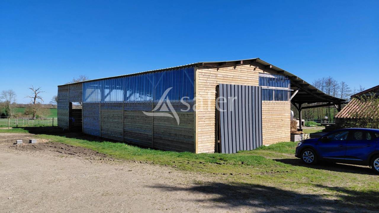 Propri&eacute;t&eacute; &eacute;questre sur environ 8 ha