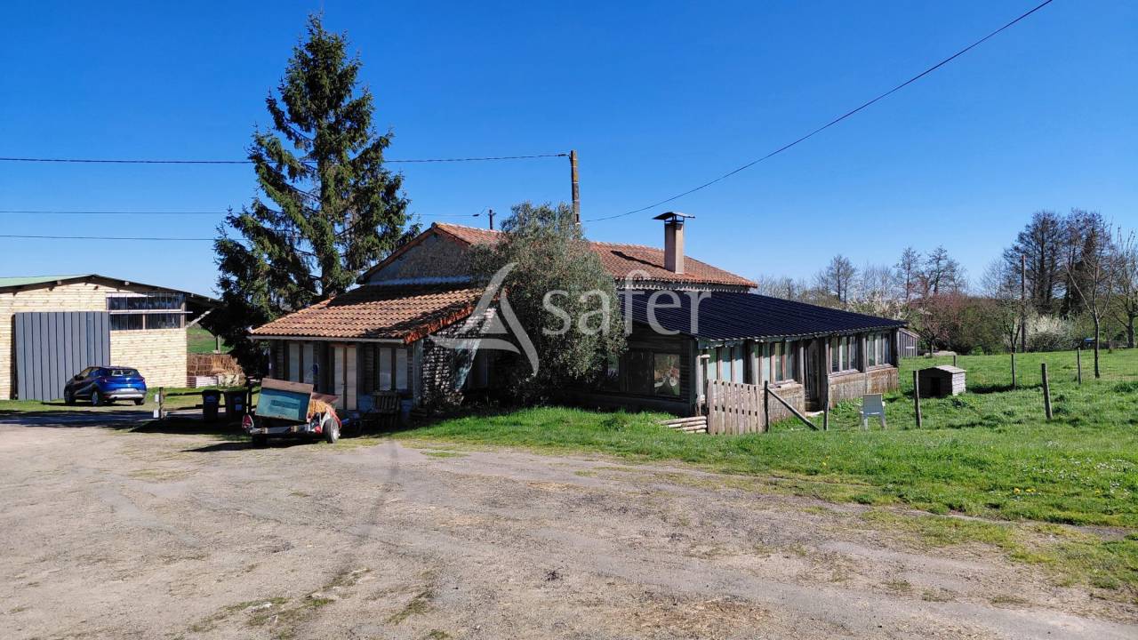 Propri&eacute;t&eacute; &eacute;questre sur environ 8 ha