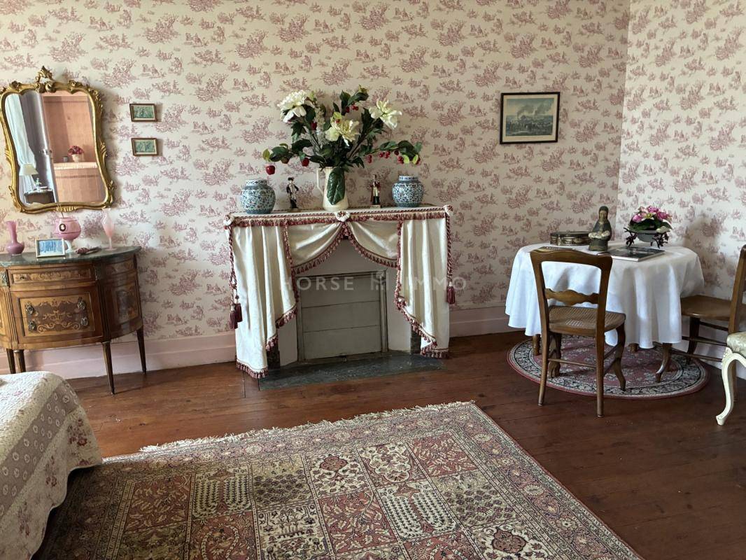 Domaine d'exception avec ch&acirc;teau XIX? si&egrave;cle, g&icirc;tes et 13