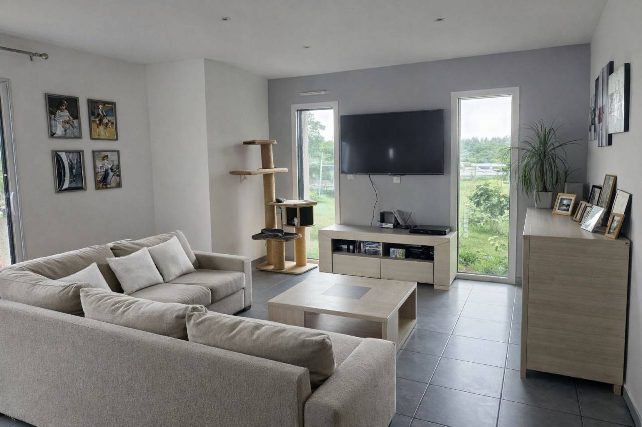 Propri&eacute;t&eacute; &eacute;questre avec &eacute;curie, man&egrave;ge et ~13ha