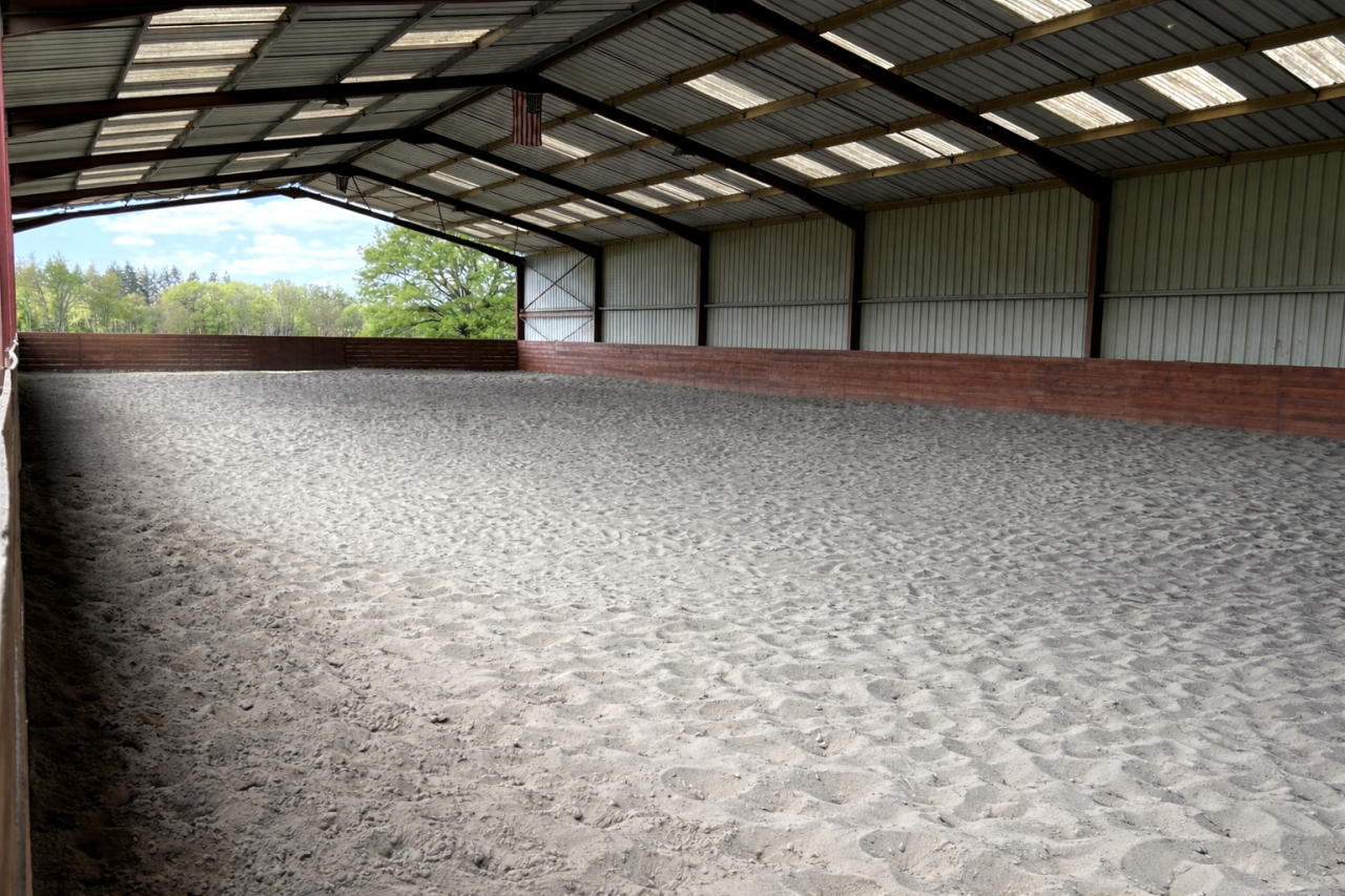 Propri&eacute;t&eacute; &eacute;questre avec &eacute;curie, man&egrave;ge et ~13ha