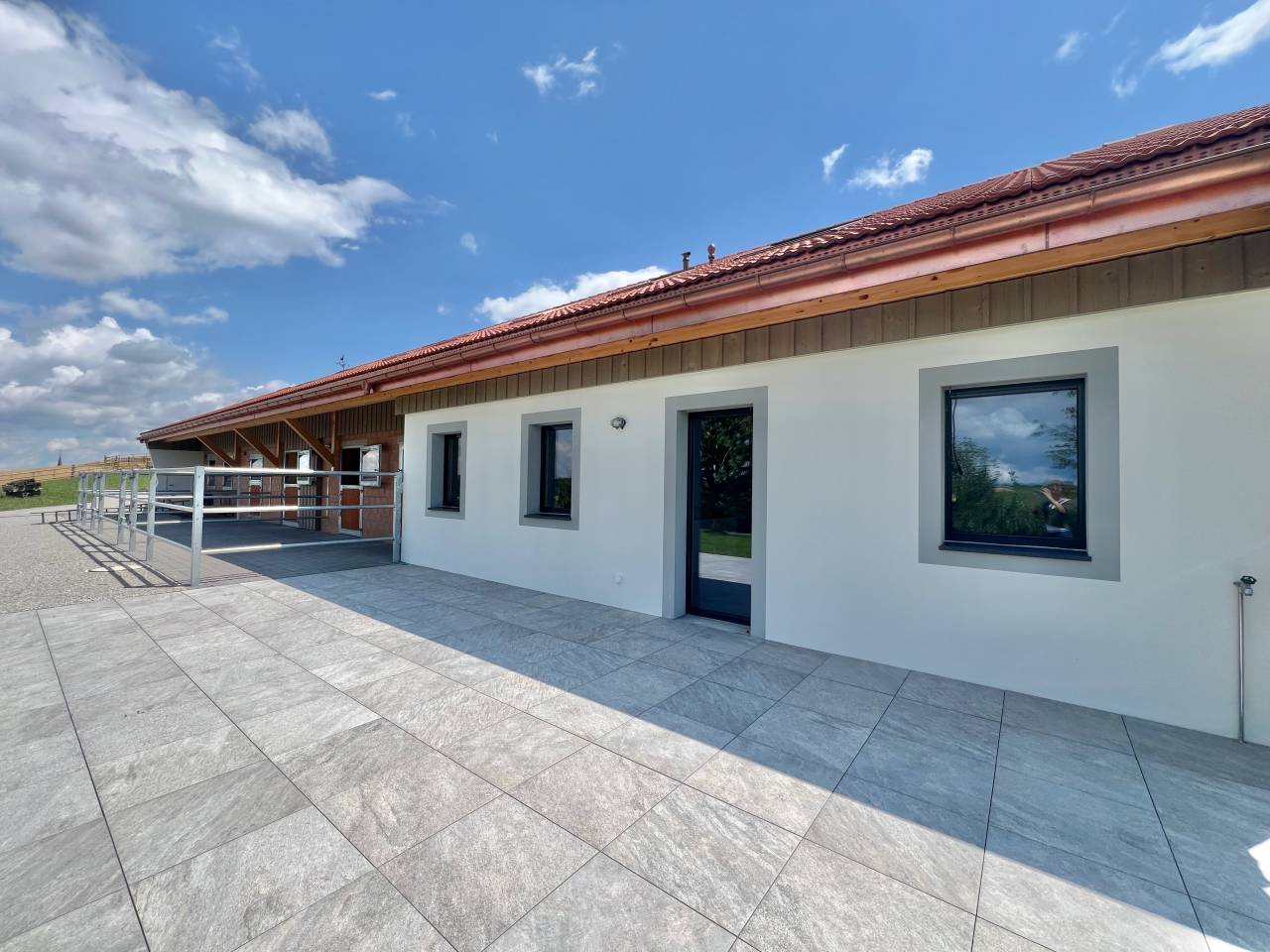 Ferme &eacute;questre a louer