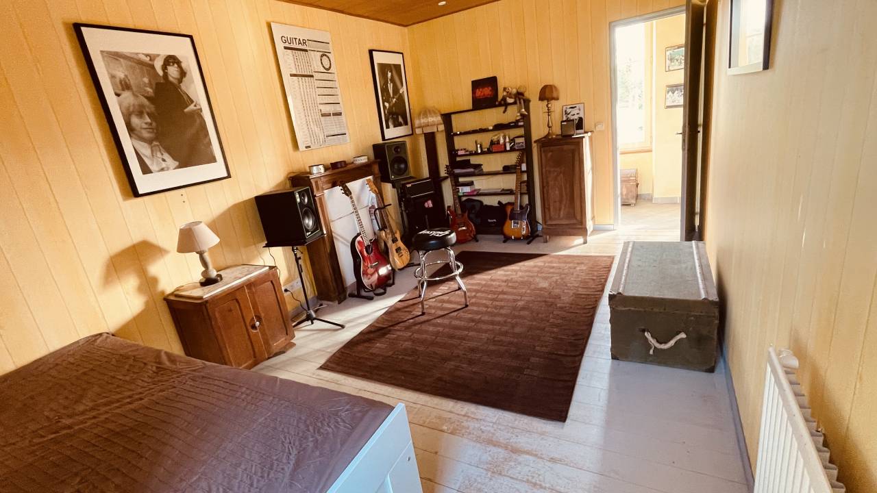 Propri&eacute;t&eacute; &eacute;questre 1,8 ha &ndash; carri&egrave;re &ndash; maison - g&icirc;te 