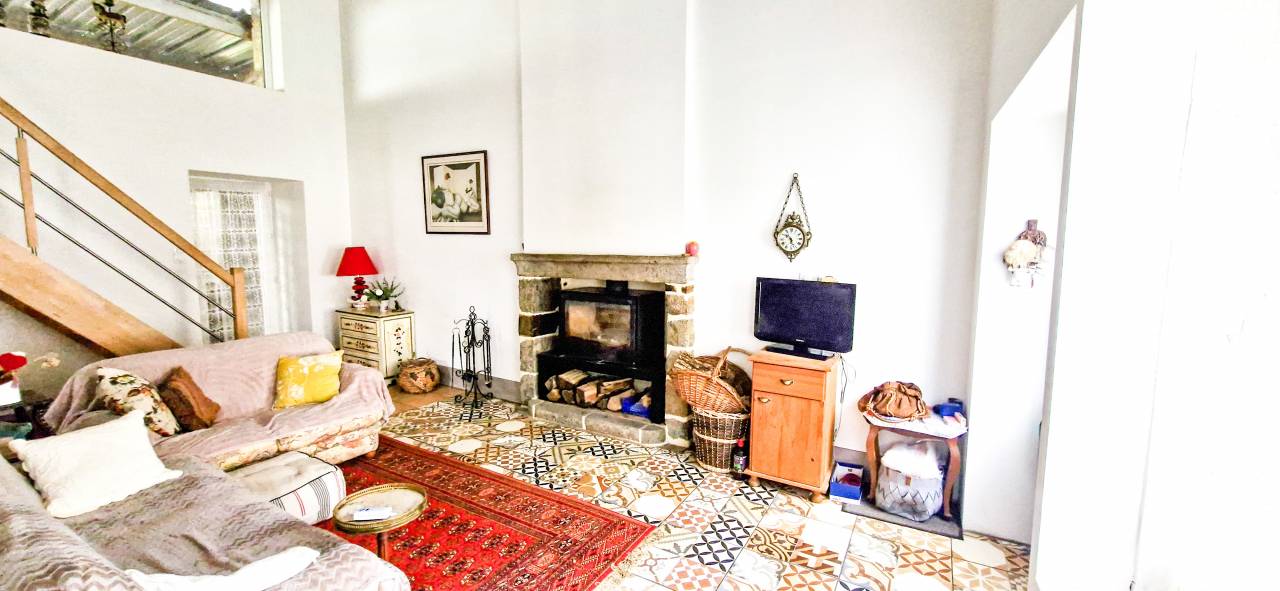 Infrastructures &eacute;questres ,  &eacute;curie, man&egrave;ge et 12 ha 