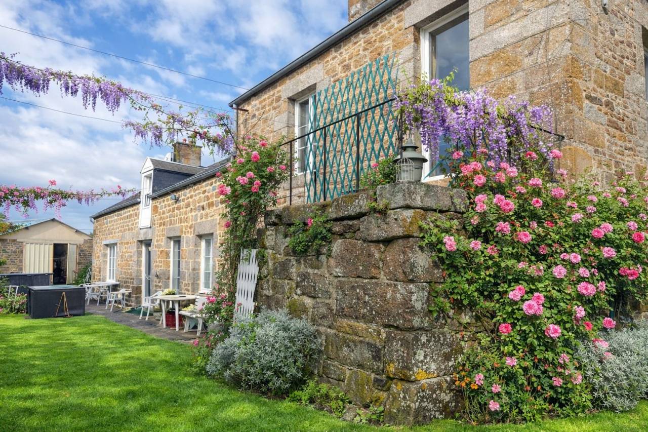 Infrastructures &eacute;questres ,  &eacute;curie, man&egrave;ge et 12 ha 