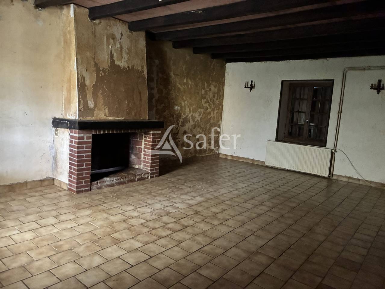 Maison &agrave; r&eacute;nover avec 7 hectares de pr&eacute;s