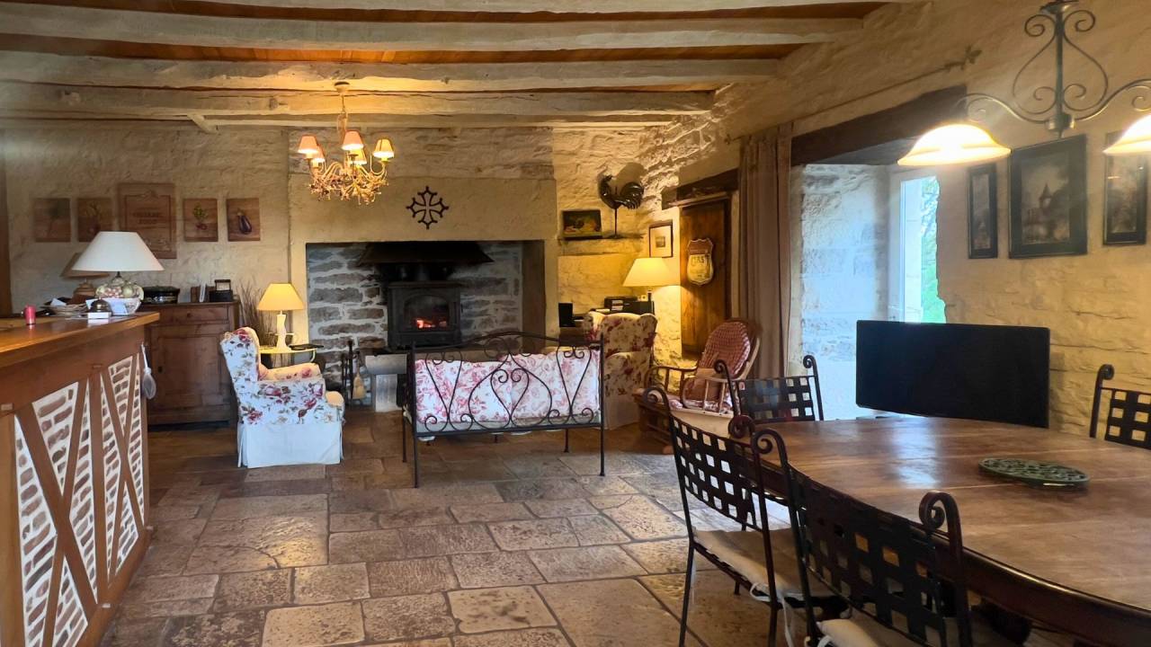 propri&eacute;t&eacute; de caract&egrave;re de 6,4 hectares - Lot (46)