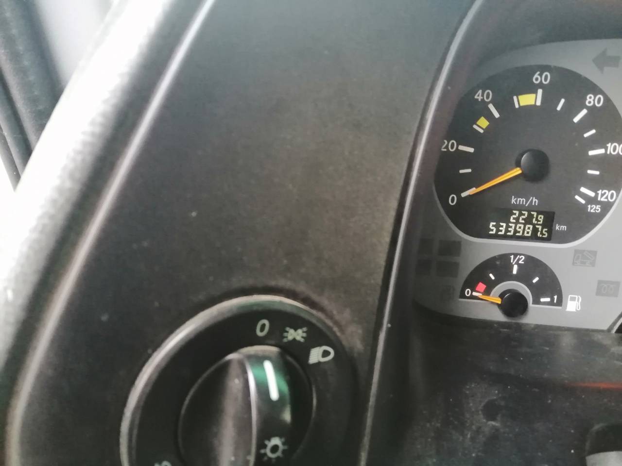 Camion Poids lourd Mercedes actros 