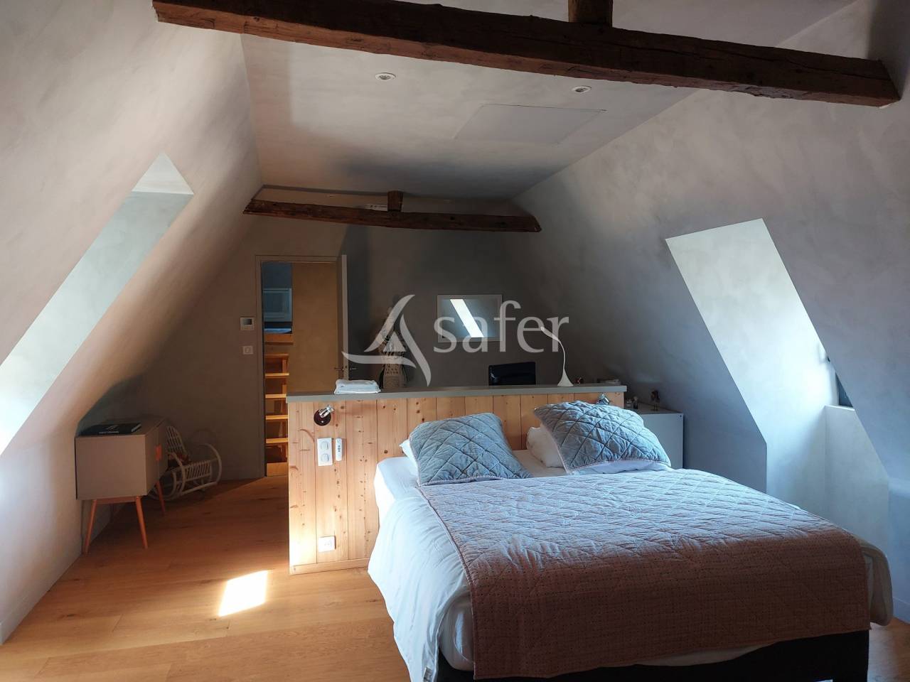 Tr&egrave;s belle propri&eacute;t&eacute; avec g&icirc;te, sur 54ha diversifi&eacute;s, avec