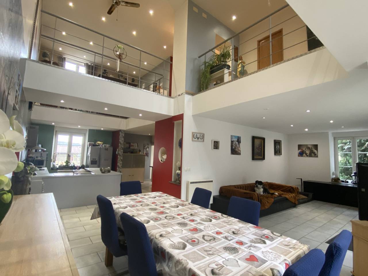 Propri&eacute;t&eacute; &eacute;questre avec maison, grange et prairies 