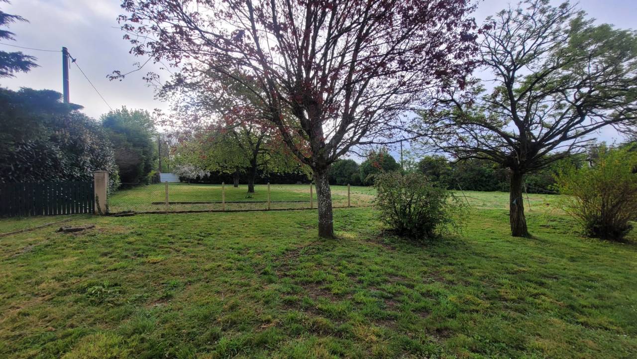 Propri&eacute;t&eacute; &eacute;questre priv&eacute;e CHATEAUDUN - carri&egrave;re, 2boxes