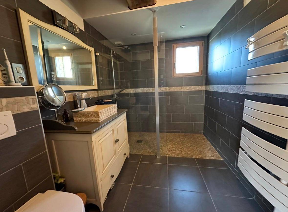 6 hectares, boxes et maison VERNEUIL SUR AVRE 