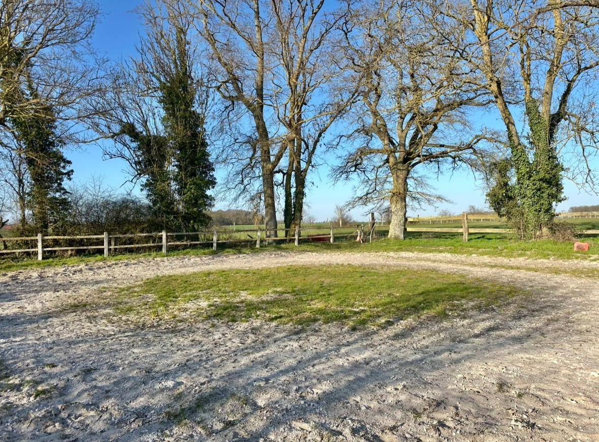 6 hectares, boxes et maison VERNEUIL SUR AVRE 