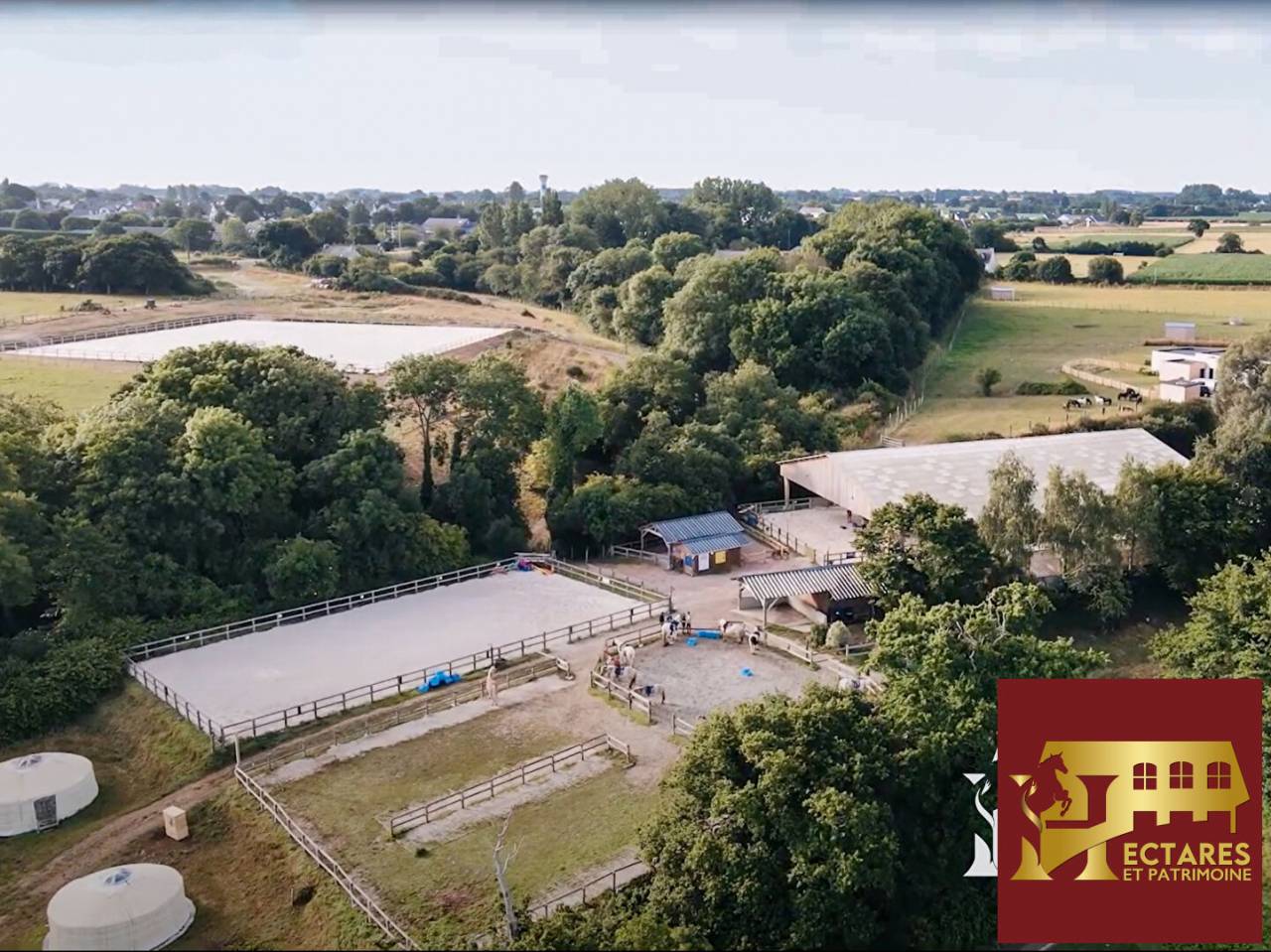 Centre &eacute;questre en activit&eacute; bord de mer