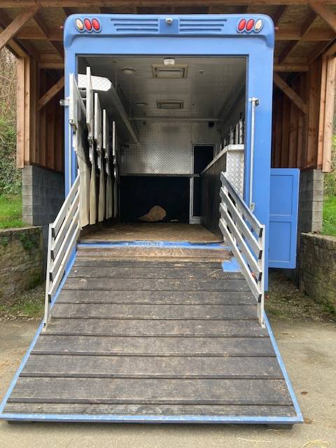  RENAULT 44HH1 BTE AUTO  5 CHEVAUX  AVEC APPART PUP OUT