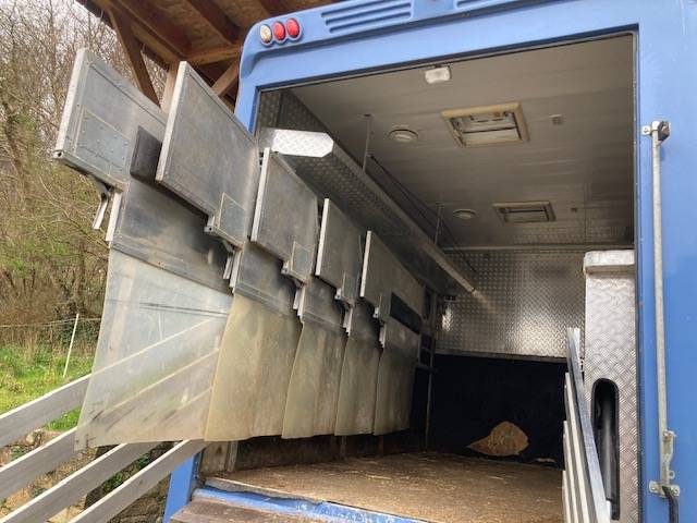  RENAULT 44HH1 BTE AUTO  5 CHEVAUX  AVEC APPART PUP OUT