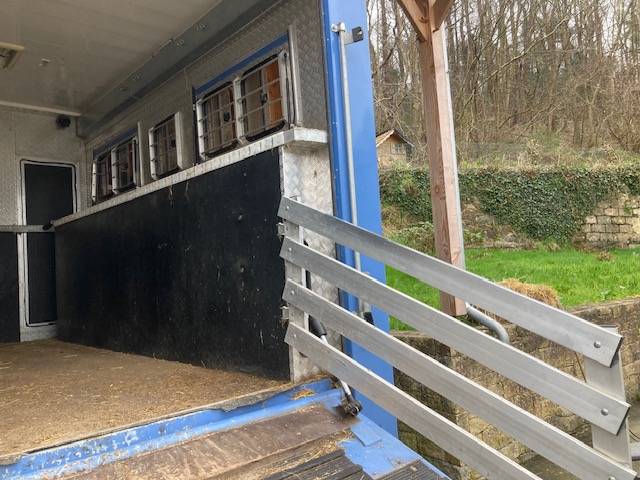  RENAULT 44HH1 BTE AUTO  5 CHEVAUX  AVEC APPART PUP OUT