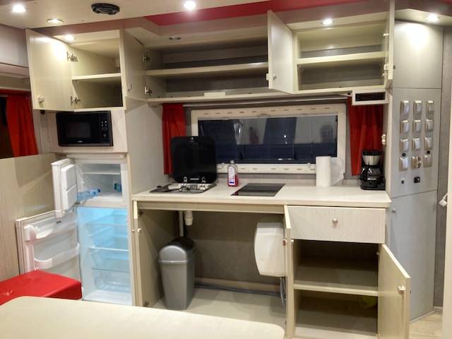  RENAULT 44HH1 BTE AUTO  5 CHEVAUX  AVEC APPART PUP OUT