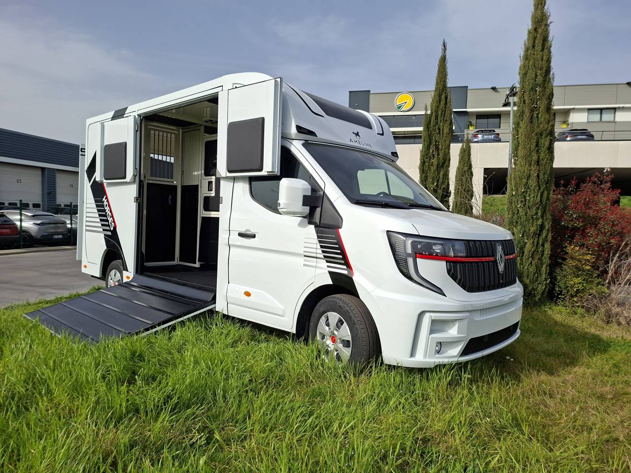 Camion chevaux AMELINE - 3 passager - 2 chevaux - BVA