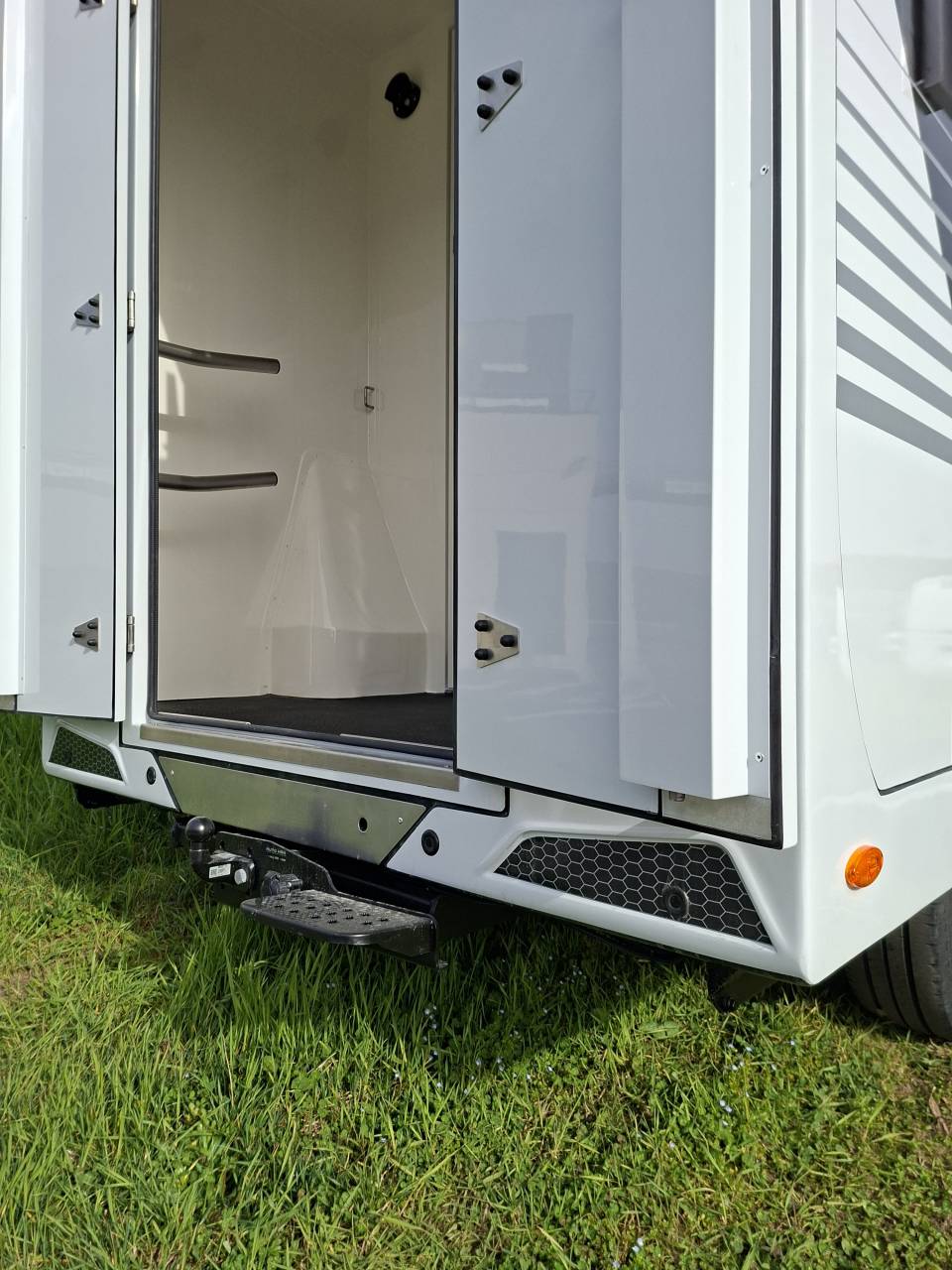 Camion chevaux AMELINE - 3 passager - 2 chevaux - BVA