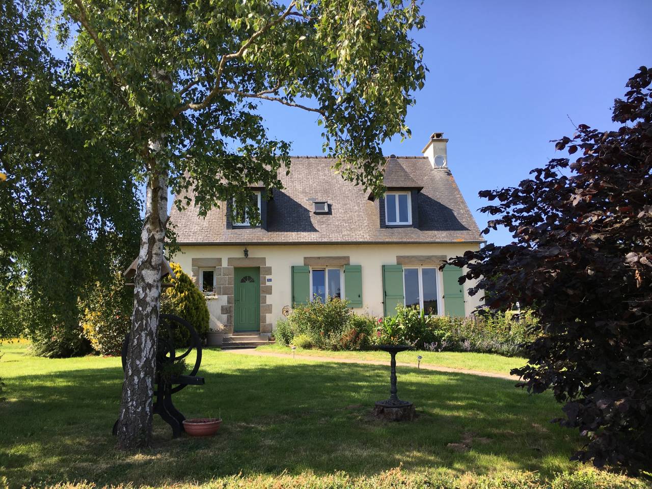 MAISON + HANGAR + ECURIE 3 BOX + PRAIRIE (sur 1,8 ha)