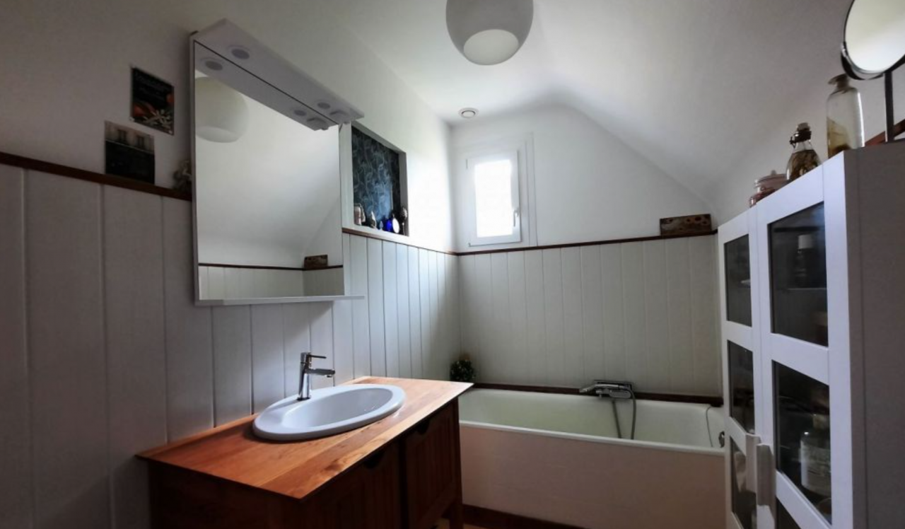 MAISON + HANGAR + ECURIE 3 BOX + PRAIRIE (sur 1,8 ha)