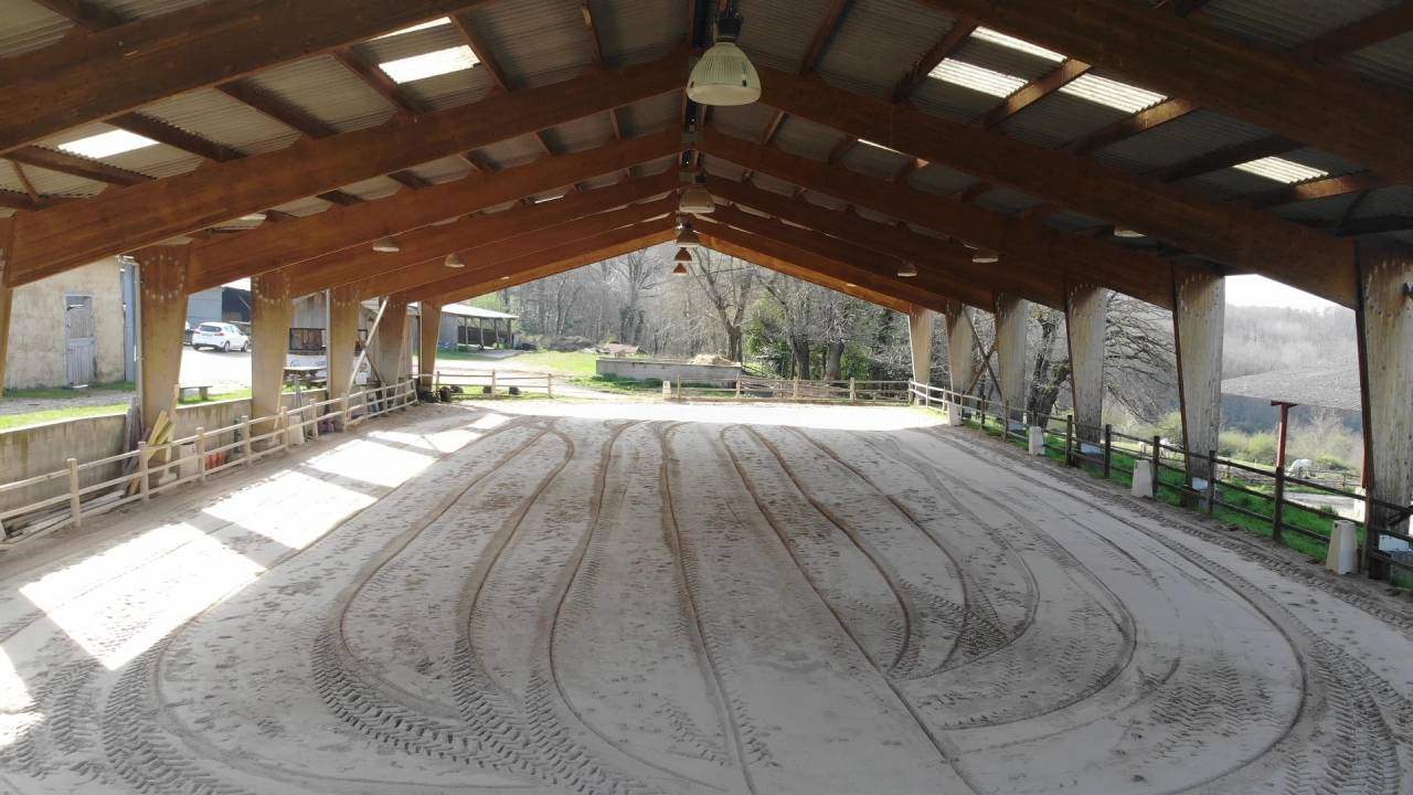 DOMAINE EQUESTRE EN ACTIVITE SUR 9,5 HA - Drome (26)