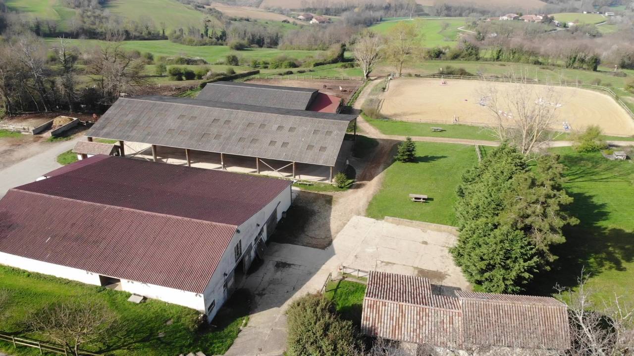 DOMAINE EQUESTRE EN ACTIVITE SUR 9,5 HA - Drome (26)