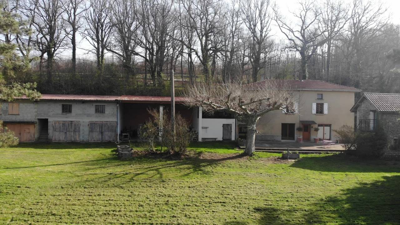 DOMAINE EQUESTRE EN ACTIVITE SUR 9,5 HA - Drome (26)