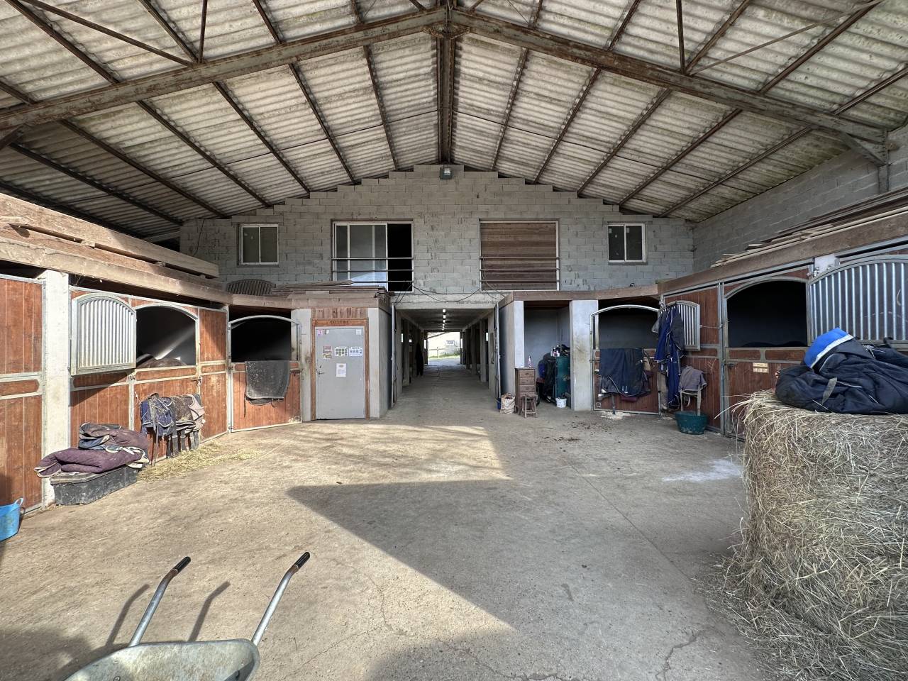 DOMAINE EQUESTRE EN ACTIVITE SUR 9,5 HA - Drome (26)
