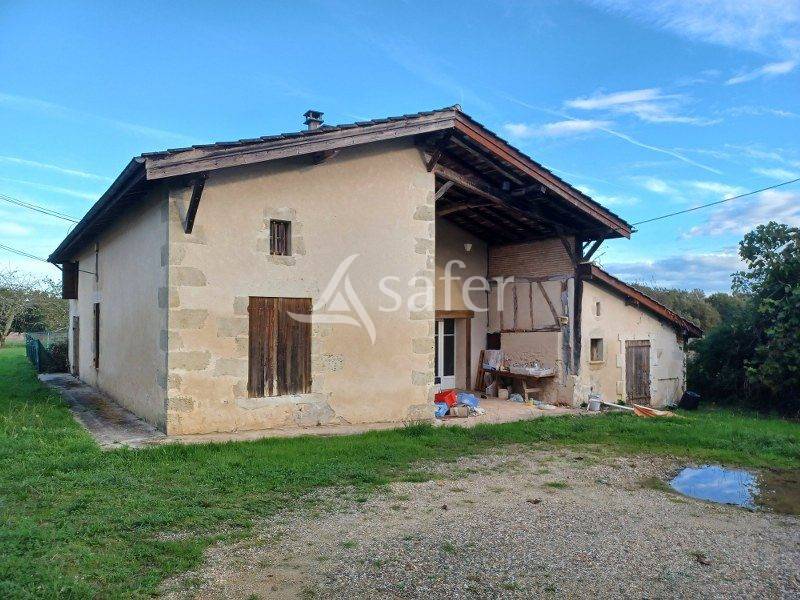 Secteur BAZAS: maison traditionnelle, grange et foncier attenant