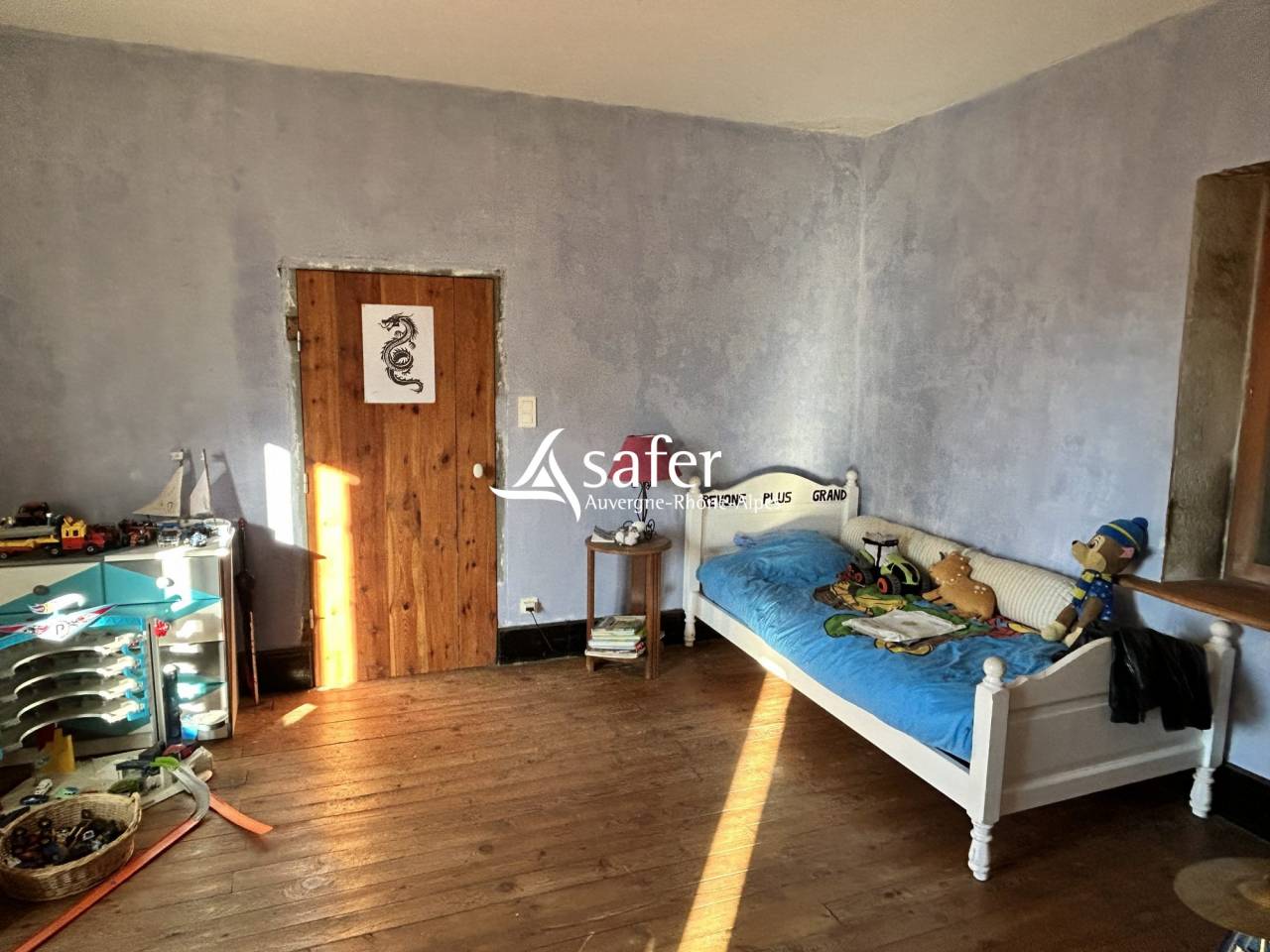 Ancienne ferme de ch&acirc;teau avec nombreux b&acirc;timents et environ 2