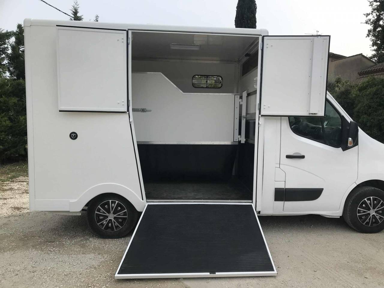 Renault master carrosserie neuve 36 500 &euro; ttc