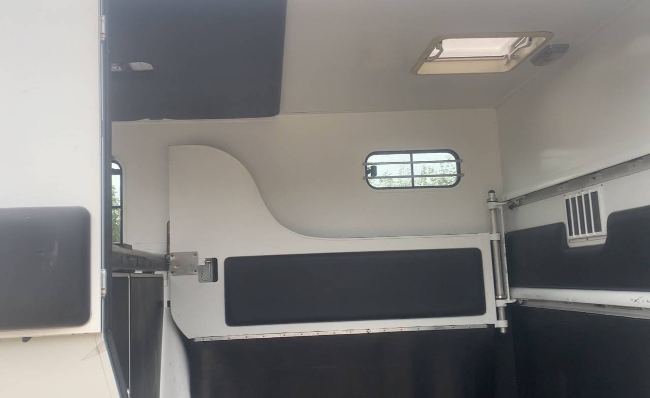 CAMION VL THEAULT 5 places couchettes et 2 chevaux 