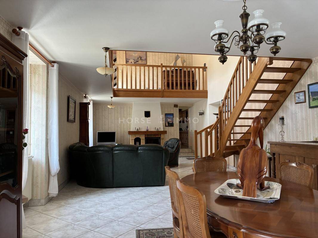 Domaine de charme 340 m&sup2; + terrain 3,6 ha - fort potentiel