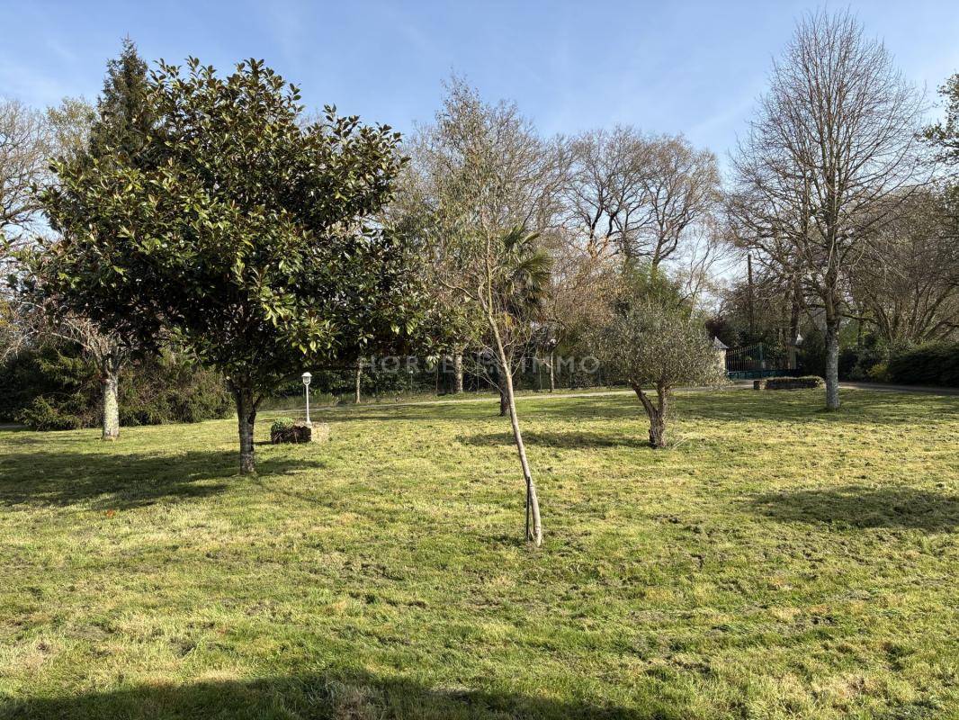 Domaine de charme 340 m&sup2; + terrain 3,6 ha - fort potentiel