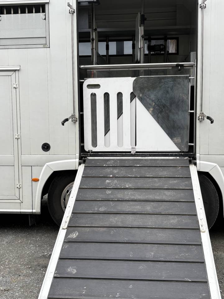 A vendre Renault  MAGNUM STX   grand pop out 190 000 &euro;