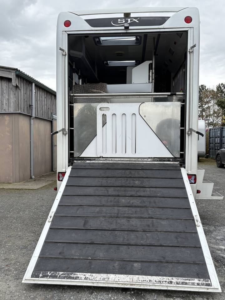 A vendre Renault  MAGNUM STX   grand pop out 190 000 &euro;